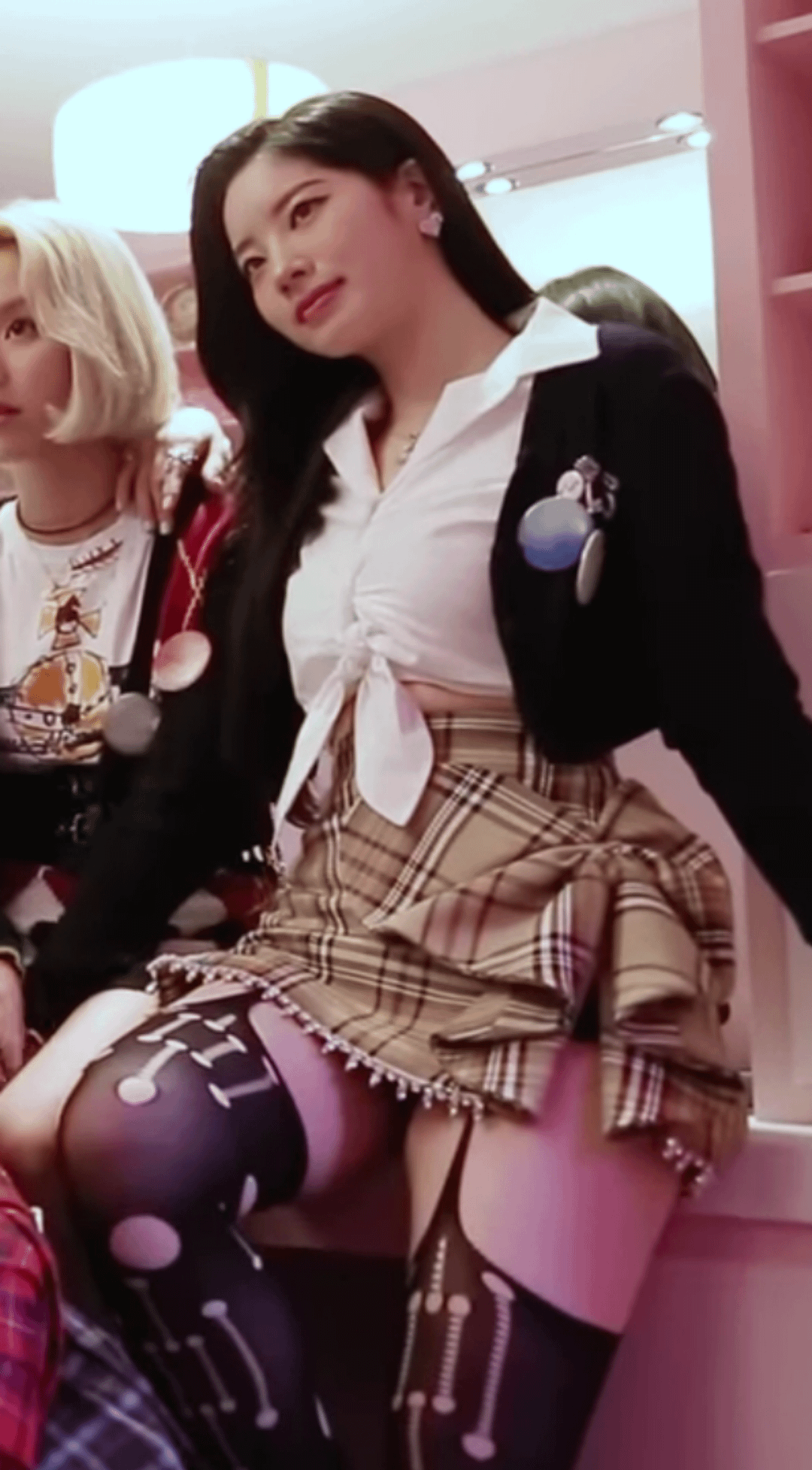 Thick thighs save lives – KPOP NSFW